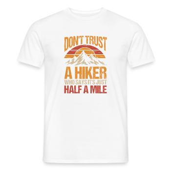 Hiking Mountain Trail Backpacking Outdoors Wildern - Männer T-Shirt - Weiß - Vorne - AI Model Male 178 dark (178cm)