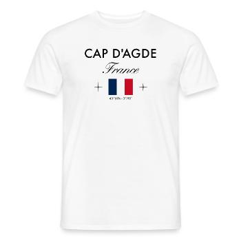 Cap d'Agde Frankreich Koordinaten Reise Souvenir - Männer T-Shirt - Weiß - Vorne - AI Model Male 178 dark (178cm)