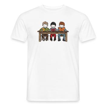 Trois garçons à table lisant un livre – l’amitié - T-shirt homme - blanc - Devant - AI Model Male 178 dark (178cm)