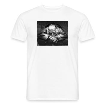 Un soldat silencieux sur une rue mouillée - T-shirt homme - blanc - Devant - AI Model Male 178 dark (178cm)