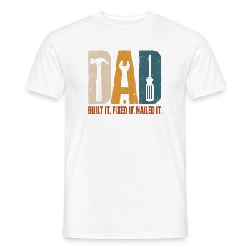 Construit, réparé, il a mis le clou sur le - T-shirt homme - blanc - Devant - AI Model Male 178 dark (178cm)