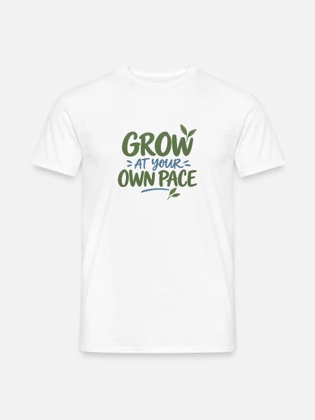 Grow at Your Own Pace - Männer T-Shirt - Weiß
