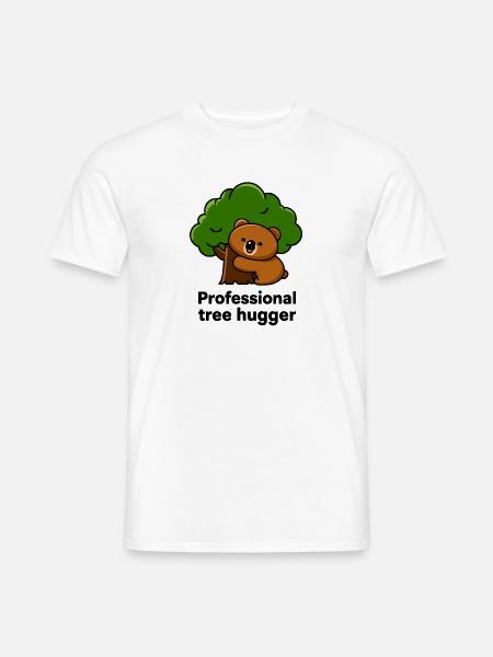 Bär umarmt Baum – Umweltheld - Männer T-Shirt - Weiß