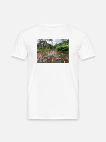 Flamingos im Sumpf - Männer T-Shirt - Weiß