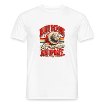 Gebaut, bevor alles überarbeitet werden musste – Retro H - Männer T-Shirt - Weiß - Vorne - AI Model Male 178 dark (178cm)