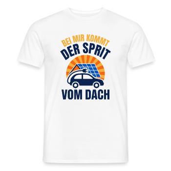 E-Auto Sprit vom Dach - Solar Photovoltaik - Männer T-Shirt - Weiß - Vorne - AI Model Male 178 dark (178cm)
