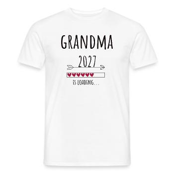 Pregnancy Announcement – Oma 2027 Geschenk - Männer T-Shirt - Weiß - Vorne - AI Model Male 178 dark (178cm)