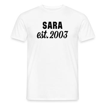Sara est 2003 - Männer T-Shirt - Weiß - Vorne - AI Model Male 178 dark (178cm)