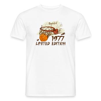 1977 Basketball Jubiläum in limitierter Auflage 1977 - Männer T-Shirt - Weiß - Vorne - AI Model Male 178 dark (178cm)