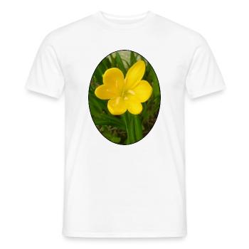 Gelbe Blüte im Vordergrund - Männer T-Shirt - Weiß - Vorne - AI Model Male 178 dark (178cm)
