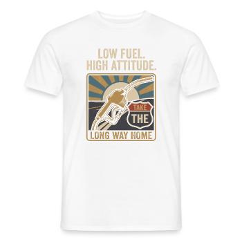 Fuel Freedom Vintage Roadtrip High Attitude - Männer T-Shirt - Weiß - Vorne - AI Model Male 178 dark (178cm)