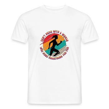 Ne plaisantez pas avec une femme qui court des marathons pour le plaisir - T-shirt homme - blanc - Devant - AI Model Male 178 dark (178cm)