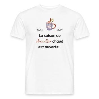 La saison du chocolat chaud est ouverte | Cadeau - T-shirt homme - blanc - Devant - AI Model Male 178 dark (178cm)