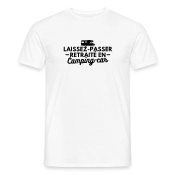 Laissez-passer retraité en camping-car - T-shirt homme - blanc - Devant - AI Model Male 178 dark (178cm)