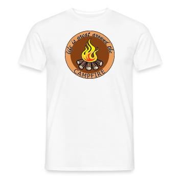 Das Leben am Lagerfeuer ist großartig - Männer T-Shirt - Weiß - Vorne - AI Model Male 178 dark (178cm)