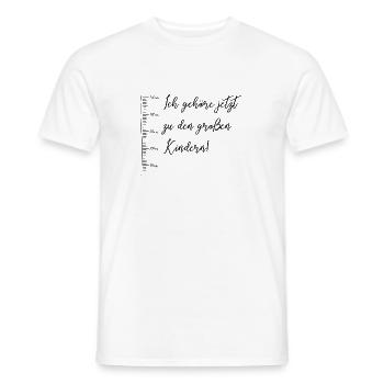 Ich gehöre jetzt zu den großen Kindern - Männer T-Shirt - Weiß - Vorne - AI Model Male 178 dark (178cm)