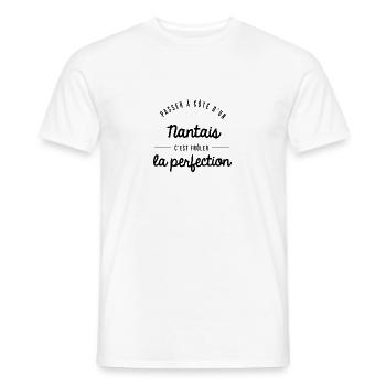 t-shirt nantais la perfection cadeau à offrir - T-shirt homme - blanc - Devant - AI Model Male 178 dark (178cm)