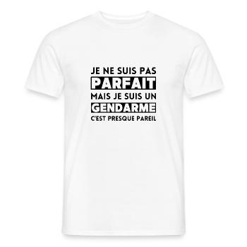 Pas parfait mais gendarme c'est presque pareil - T-shirt homme - blanc - Devant - AI Model Male 178 dark (178cm)