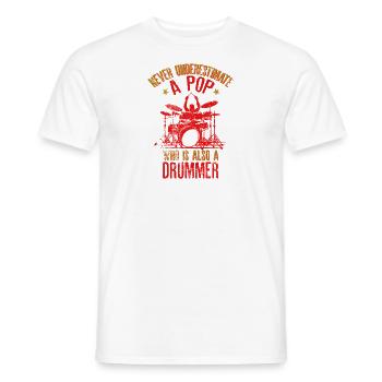Unterschätze niemals einen Pop, der auch Schlagzeuger ist." - Männer T-Shirt - Weiß - Vorne - AI Model Male 178 dark (178cm)