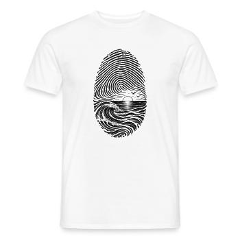 Das Meer ist Teil meiner Identität - Männer T-Shirt - Weiß - Vorne - AI Model Male 178 dark (178cm)