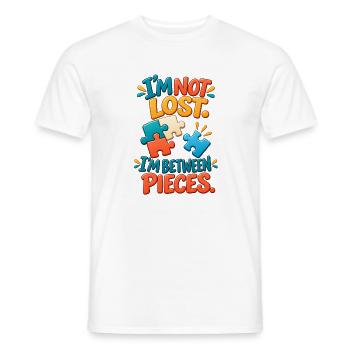 Witziger Puzzle-Liebhaber – Zwischen den Teilen - Männer T-Shirt - Weiß - Vorne - AI Model Male 178 dark (178cm)