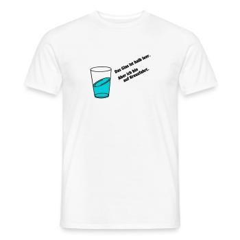 Glas halb voll auf Kreuzfahrt - Männer T-Shirt - Weiß - Vorne - AI Model Male 178 dark (178cm)