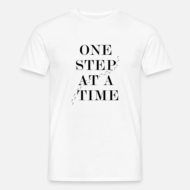 One Step At A Time - Männer T-Shirt - Weiß