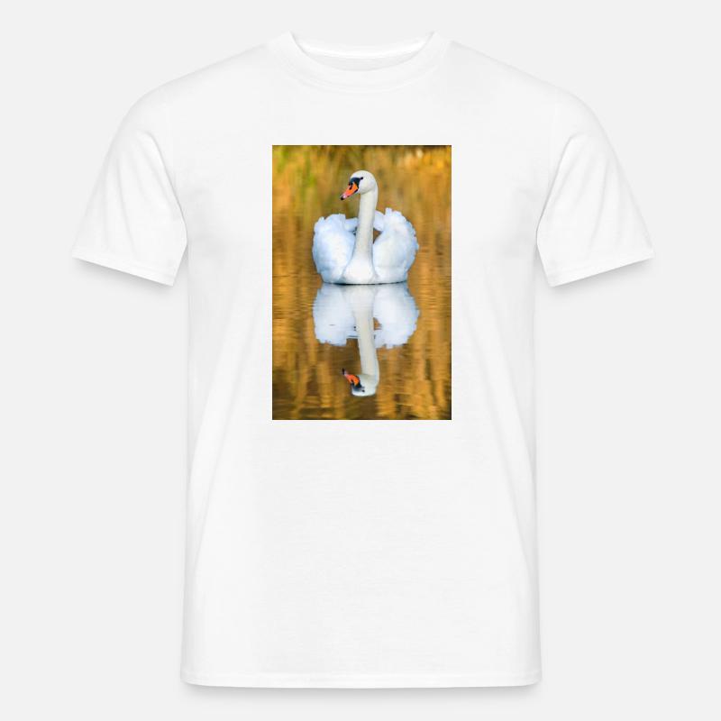 Schwanensee, Schwan im See mit Spiegelbild - Männer T-Shirt - Weiß