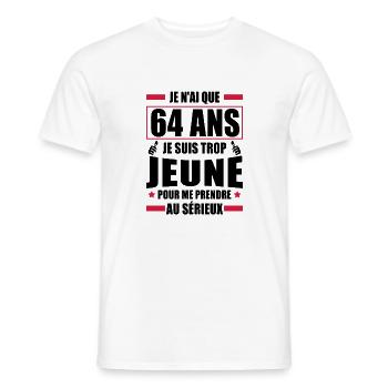 je n ai que 64 ans / humour anniversaire 64 ans - T-shirt homme - blanc - Devant - AI Model Male 178 dark (178cm)