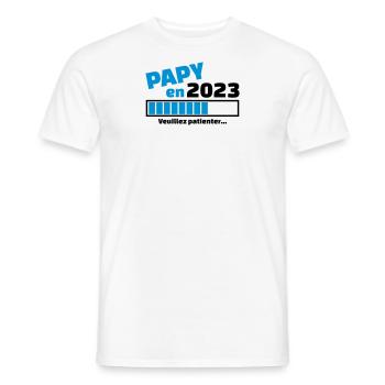 papy en 2023 veuillez patienter - T-shirt homme - blanc - Devant - AI Model Male 178 dark (178cm)