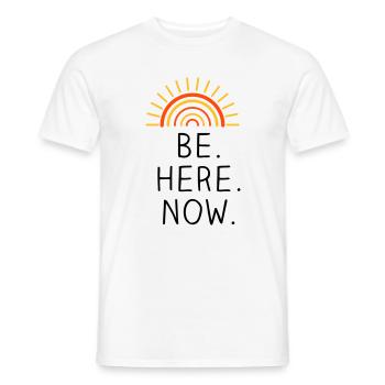Be Here Now dreifarbig - Männer T-Shirt - Weiß - Vorne - AI Model Male 178 dark (178cm)
