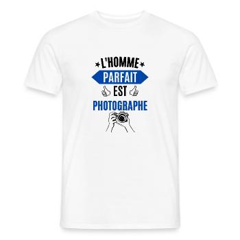L'Homme Parfait : Photographe - Cadeau Humour - T-shirt homme - blanc - Devant - AI Model Male 178 dark (178cm)