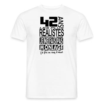 42 ans / anniversaire 42 ans / t-shirt 42 ans - T-shirt homme - blanc - Devant - AI Model Male 178 dark (178cm)