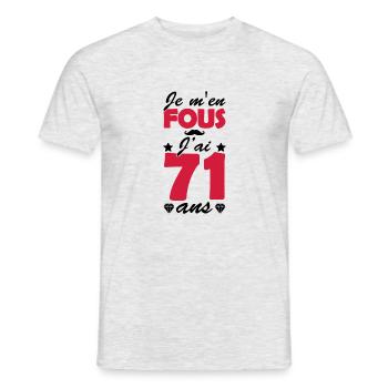 je m en fous j ai 71 ans / anniversaire 71 ans - T-shirt homme - gris chiné - Devant - AI Model Male 178 dark (178cm)