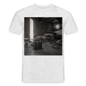 Vintage Airplane Hangar Photography Noir Animal - Men's T-Shirt - heather grey - Front - AI Model Male 178 dark (178cm)