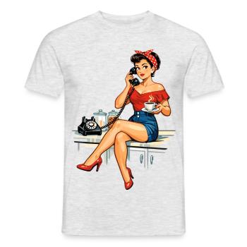 Retro Pin-up Girl: Kaffee & Vintage Telefon Grafik - Männer T-Shirt - Grau meliert - Vorne - AI Model Male 178 dark (178cm)
