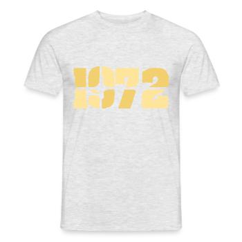 1972 - Männer T-Shirt - Grau meliert - Vorne - AI Model Male 178 dark (178cm)