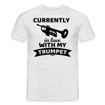 Musiklehrer liebt seine Trompete - Männer T-Shirt - Grau meliert - Vorne - AI Model Male 178 dark (178cm)