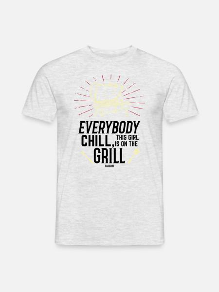 Frau steht am Grill - Männer T-Shirt - Grau meliert