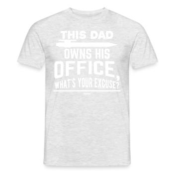 Ce père est propriétaire de son bureau Quelle est votre excuse? - T-shirt homme - gris chiné - Devant - AI Model Male 178 dark (178cm)