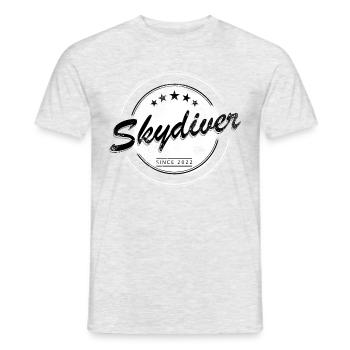 Skydiver since 2022 Geschenk Tandemsprung - Männer T-Shirt - Grau meliert - Vorne - AI Model Male 178 dark (178cm)
