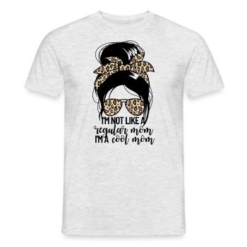 Ich bin nicht wie eine normale Mutter, ich bin ein - Männer T-Shirt - Grau meliert - Vorne - AI Model Male 178 dark (178cm)