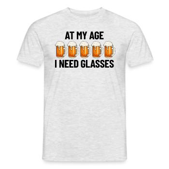 In meinem Alter brauche ich eine Brille Biergl�ser - Männer T-Shirt - Grau meliert - Vorne - AI Model Male 178 dark (178cm)