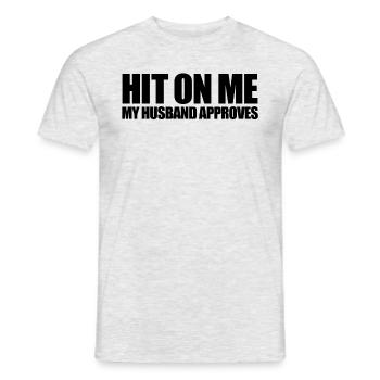 Schlagen Sie mich an, mein Mann stillt Swinger Hot - Männer T-Shirt - Grau meliert - Vorne - AI Model Male 178 dark (178cm)