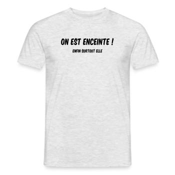Annonce grossesse originale - On est enceinte - T-shirt homme - gris chiné - Devant - AI Model Male 178 dark (178cm)