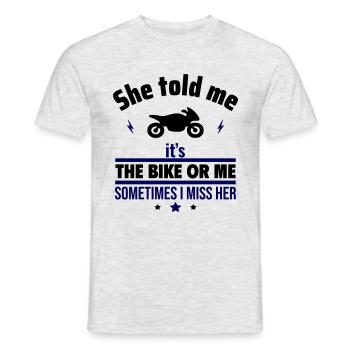 Sie sagte, es ist das Motorrad oder ich - Männer T-Shirt - Grau meliert - Vorne - AI Model Male 178 dark (178cm)