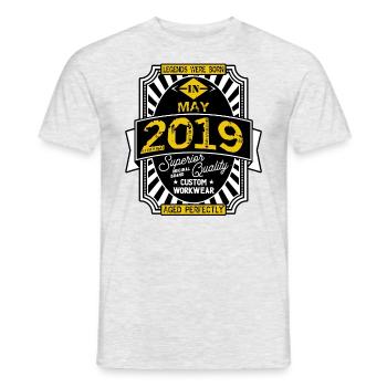 2019 MAI - Männer T-Shirt - Grau meliert - Vorne - AI Model Male 178 dark (178cm)