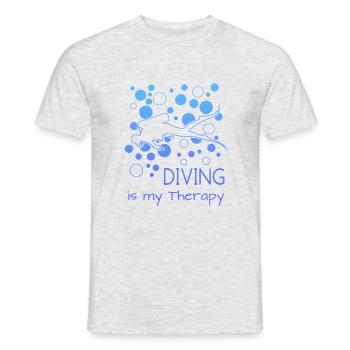 Spruch für Taucher, Diving is my Therapy - Männer T-Shirt - Grau meliert - Vorne - AI Model Male 178 dark (178cm)
