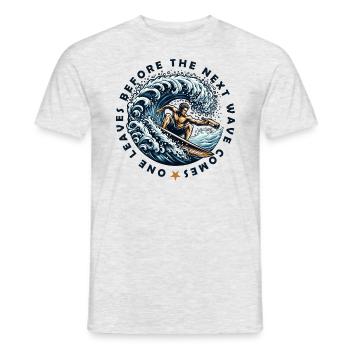 L’un d’eux s’en va avant l’arrivée de la prochaine vague - T-shirt homme - gris chiné - Devant - AI Model Male 178 dark (178cm)