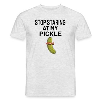 Les hommes qui disent drôle arrêtent de regarder mon cornichon - T-shirt homme - gris chiné - Devant - AI Model Male 178 dark (178cm)
